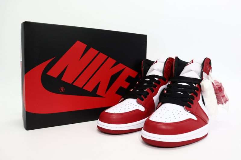 AIR JORDAN 1 RETRO HIGH OG CHICAGO REPLICA 555088-101