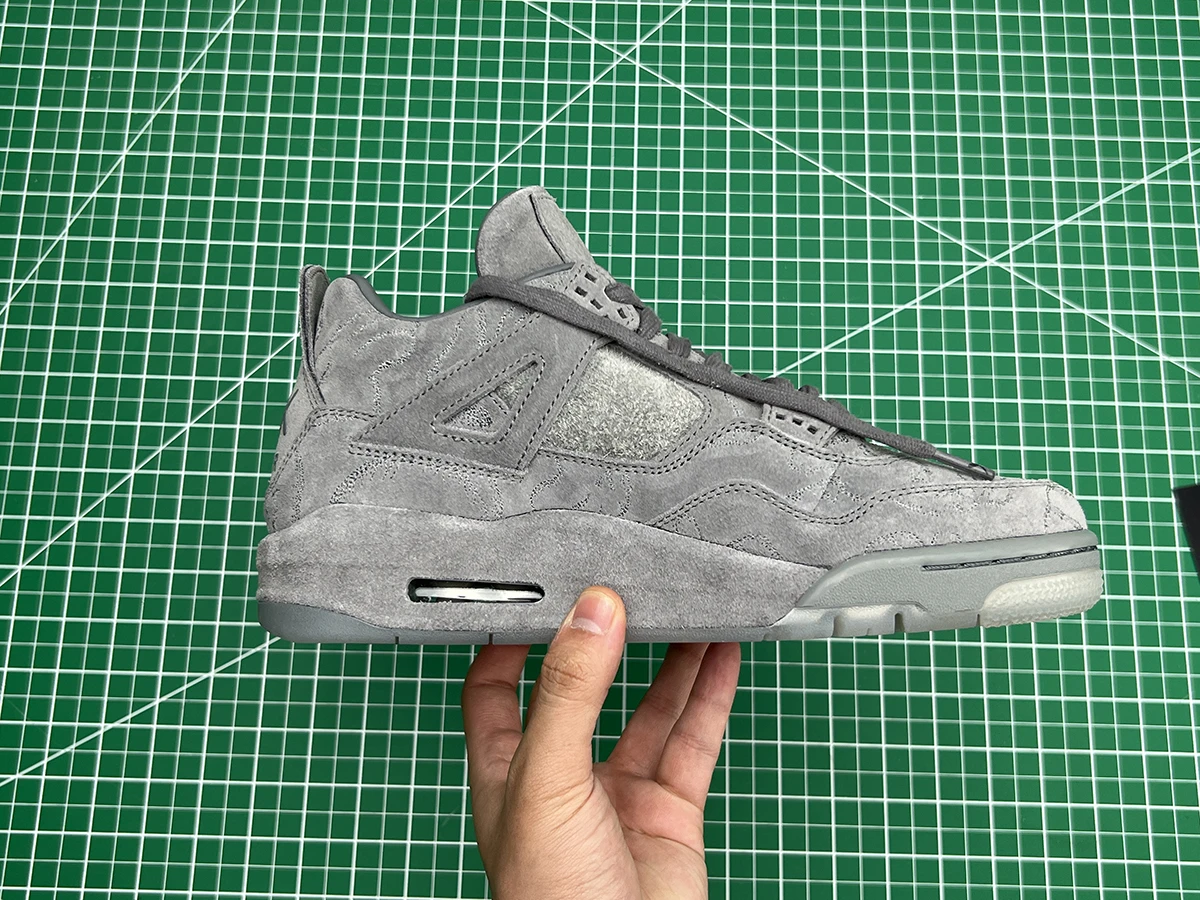 AIR JORDAN 4 RETRO KAWS REPLICA 930155-003