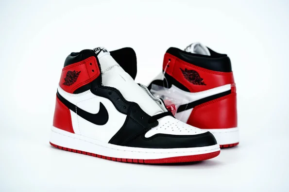 Air Jordan 1 Retro High OG ‘Black Toe’ Reps 555088 125