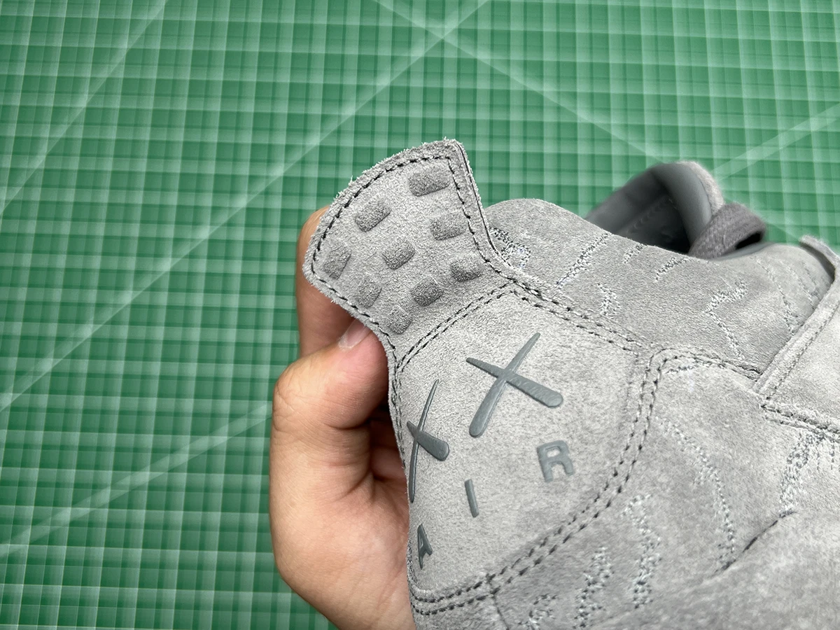 AIR JORDAN 4 RETRO KAWS REPLICA 930155-003