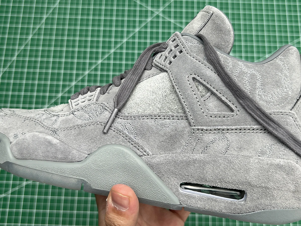 AIR JORDAN 4 RETRO KAWS REPLICA 930155-003