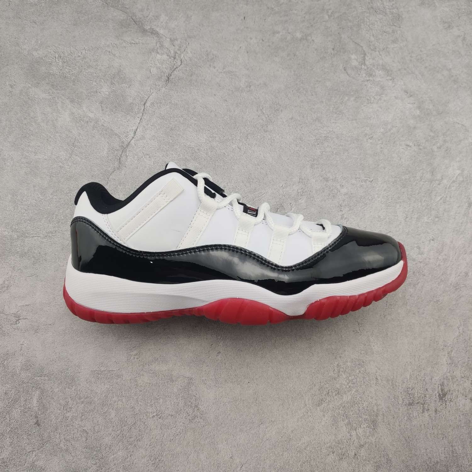 Air Jordan 11 Retro Low Concord Bred AV2187-160 Replica