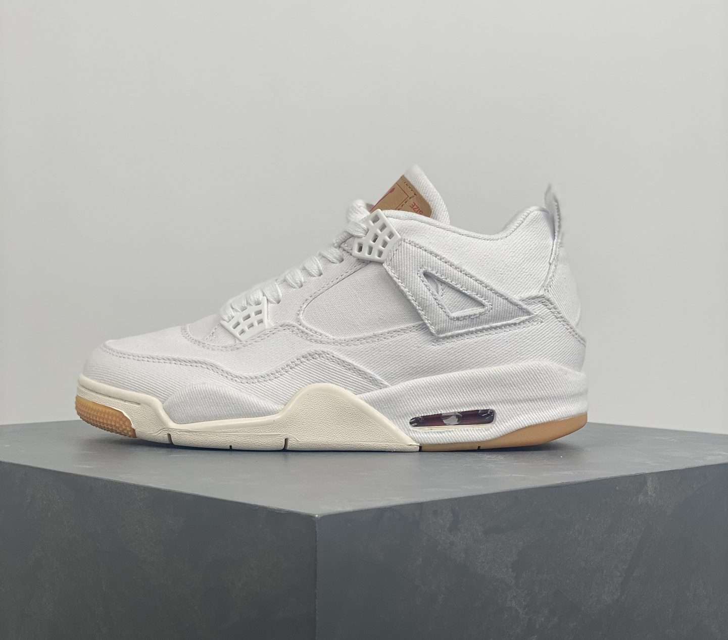 Jordan 4 Retro Levi’s White Replica AO2571-100 Sneaker