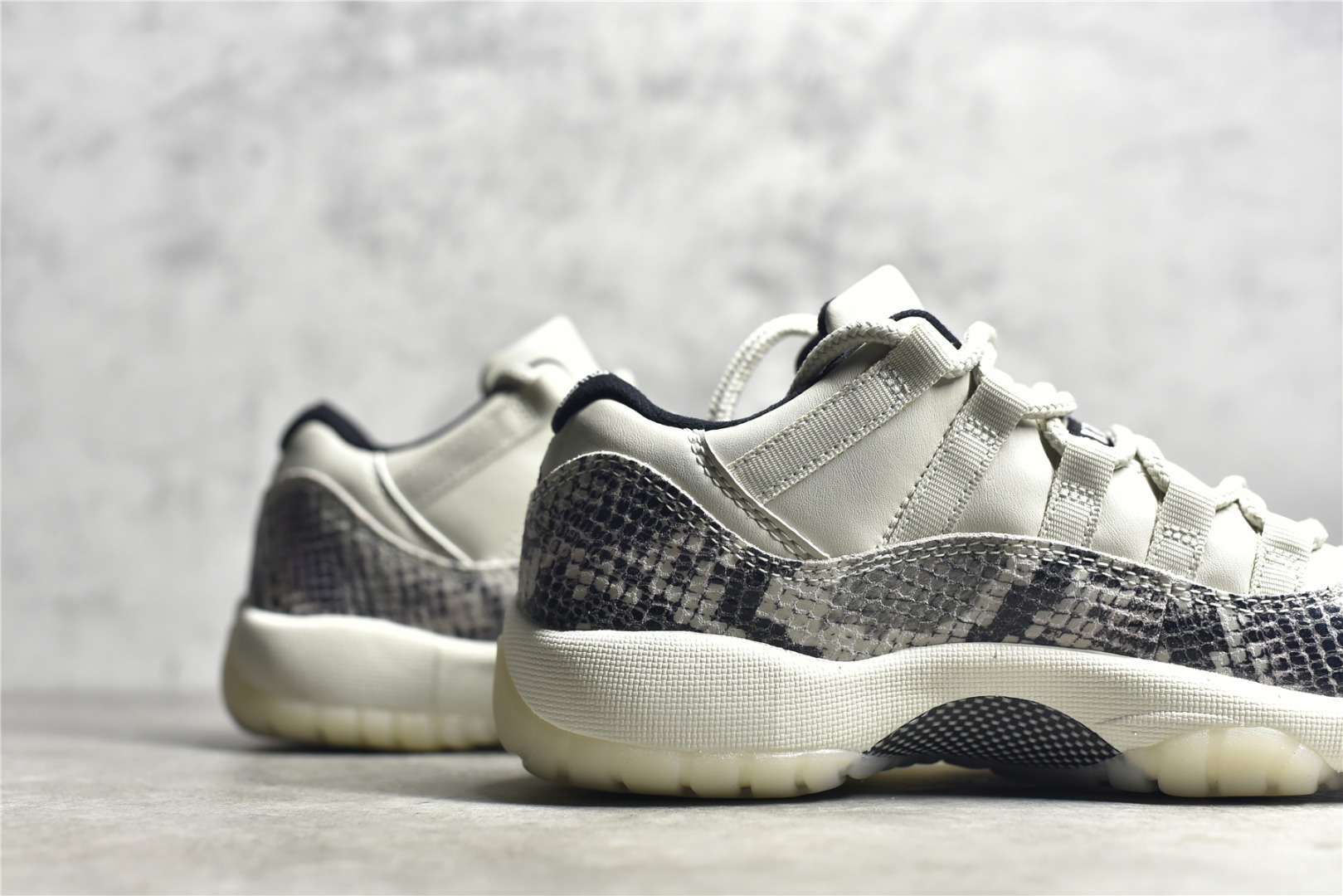 Air Jordan 11 Retro Low Snake Light Bone Replica Sneaker CD6846-002