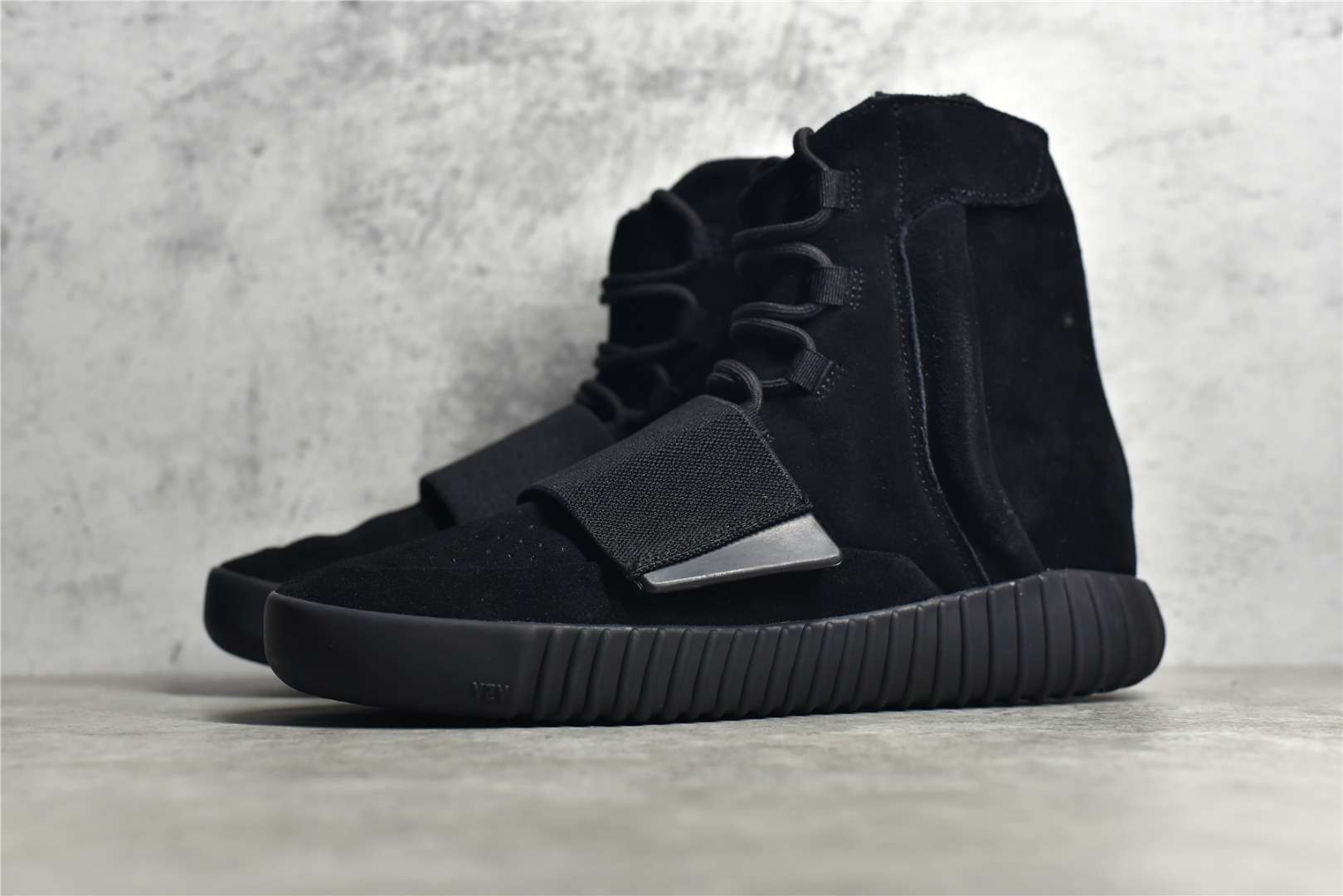 YESKICKS Adidas Yeezy Boost 750 Triple Black Replica BB1839