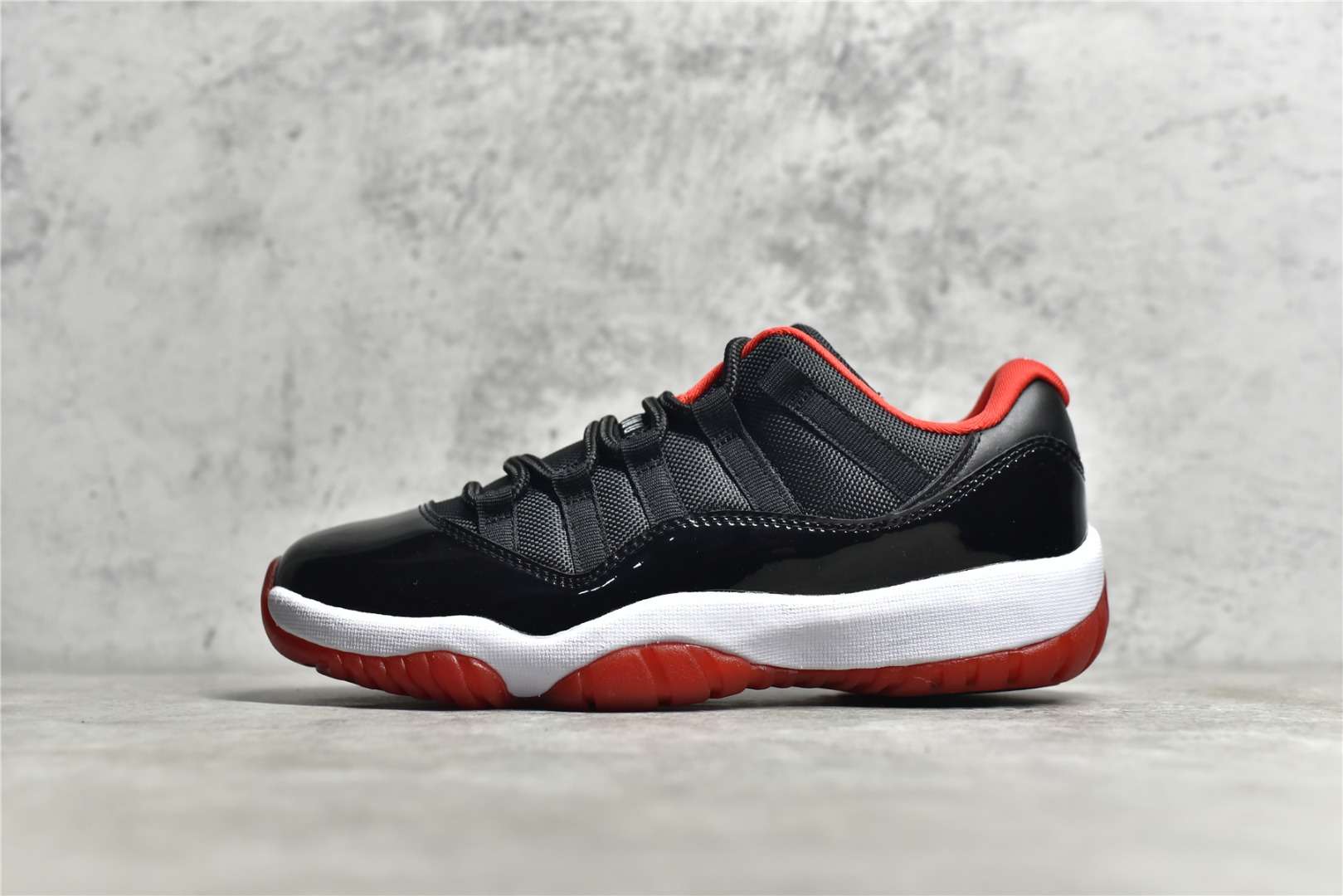 Air Jordan 11 Retro Low Bred Replica Sneaker 528895-012