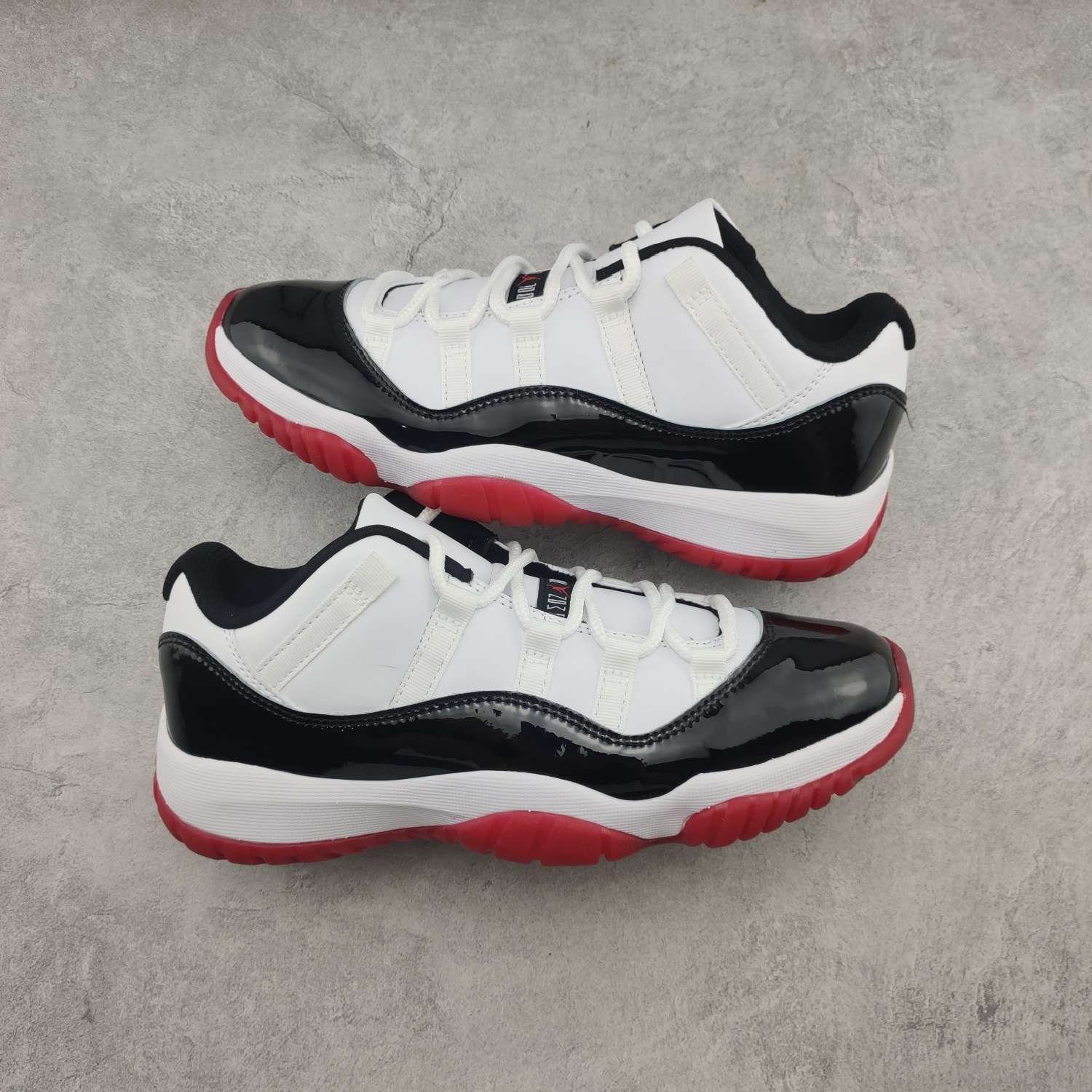 Air Jordan 11 Retro Low Concord Bred AV2187-160 Replica