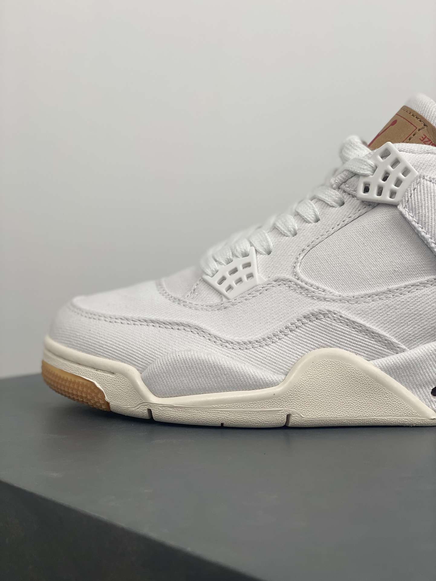 Jordan 4 Retro Levi’s White Replica AO2571-100 Sneaker