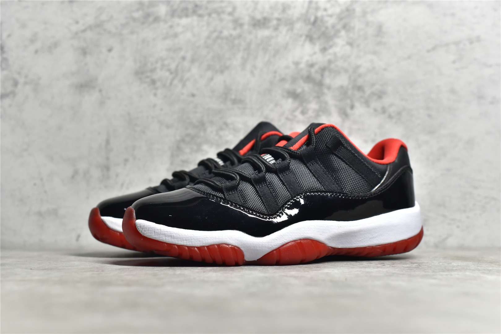 Air Jordan 11 Retro Low Bred Replica Sneaker 528895-012