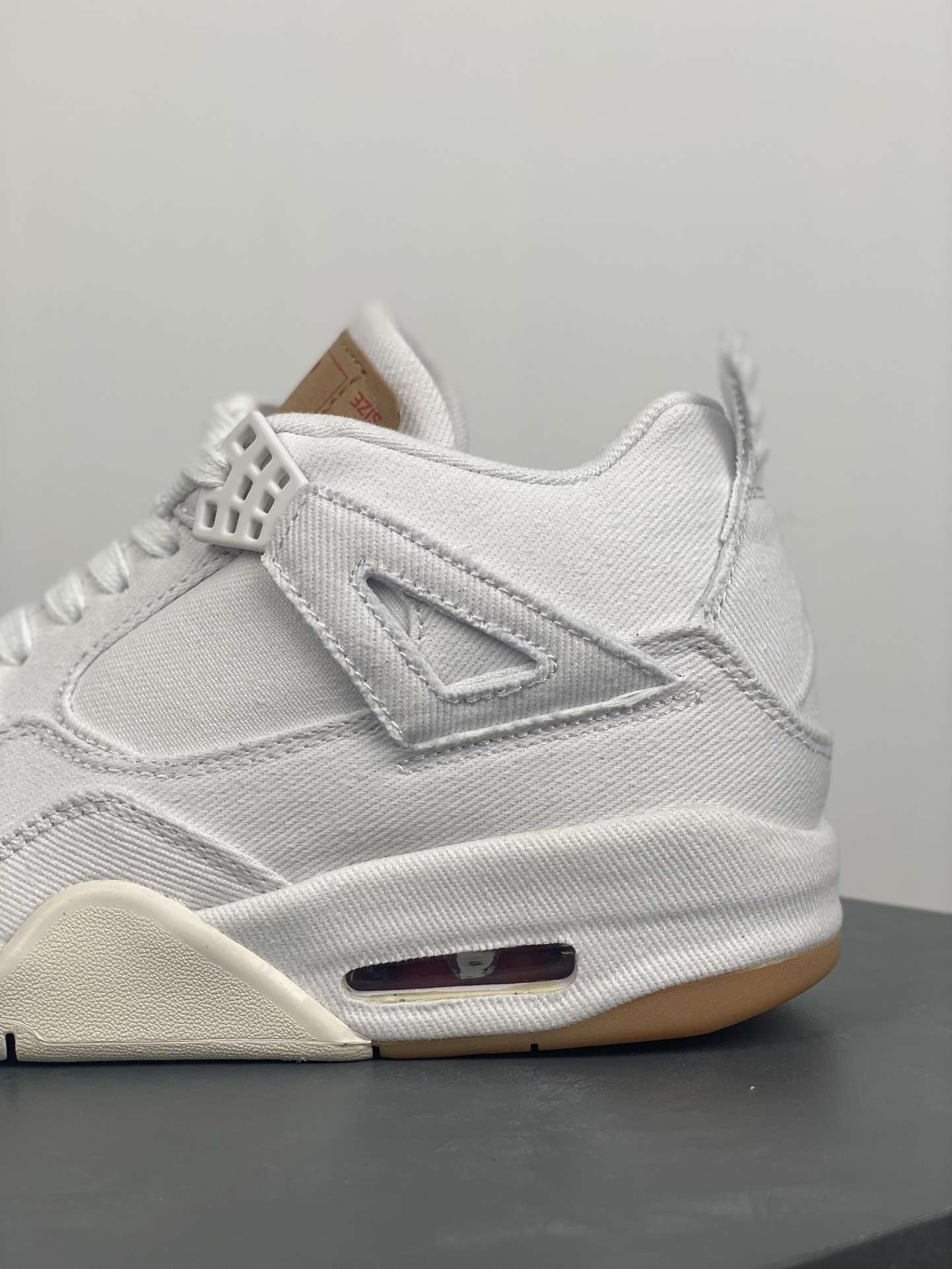 Jordan 4 Retro Levi’s White Replica AO2571-100 Sneaker