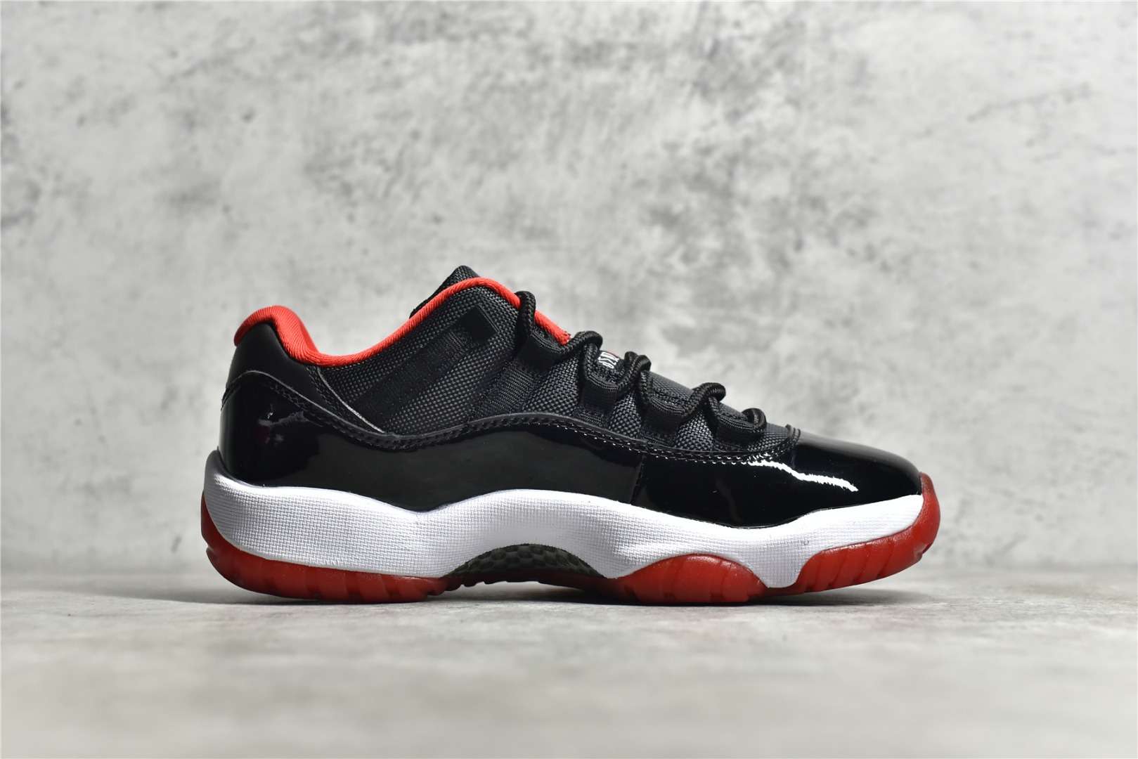 Air Jordan 11 Retro Low Bred Replica Sneaker 528895-012