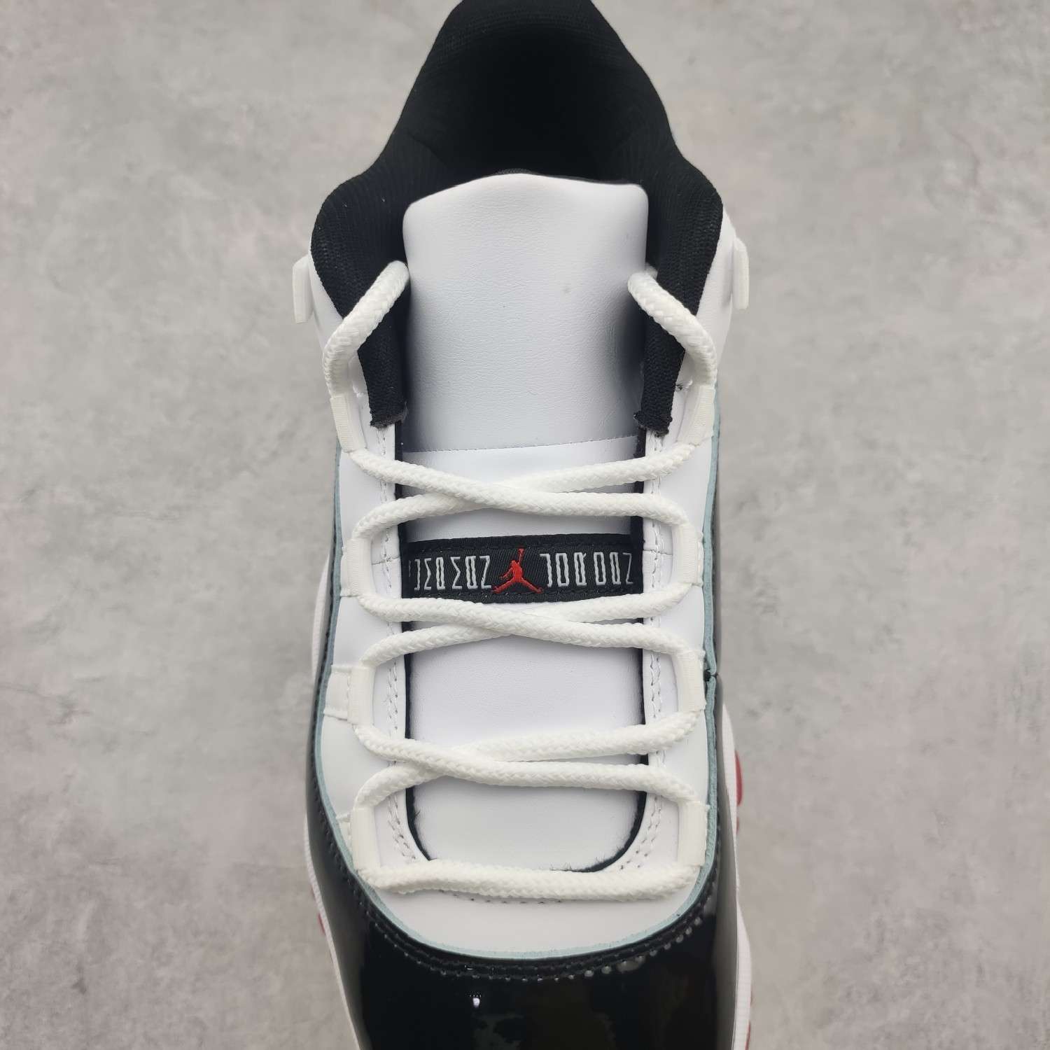 Air Jordan 11 Retro Low Concord Bred AV2187-160 Replica