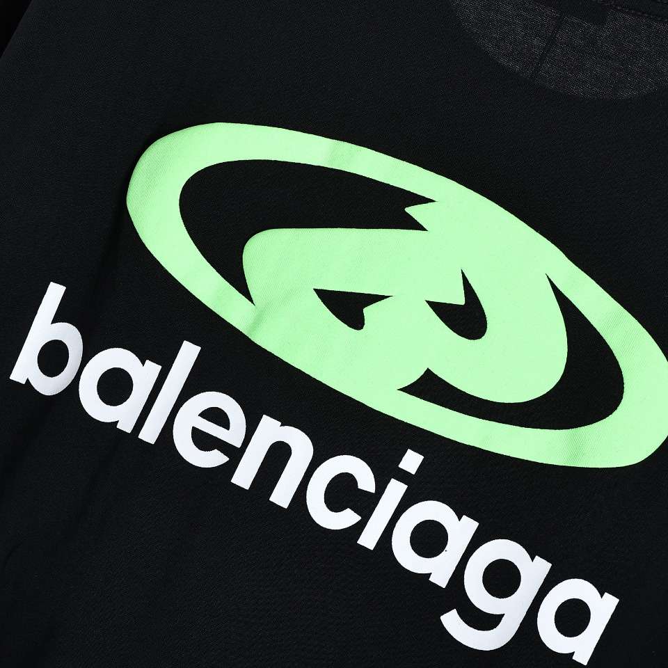 YESKICKS Balenciaga Fluorescent Green Foam Logo Pattern T-shirt for Unisex Black And White