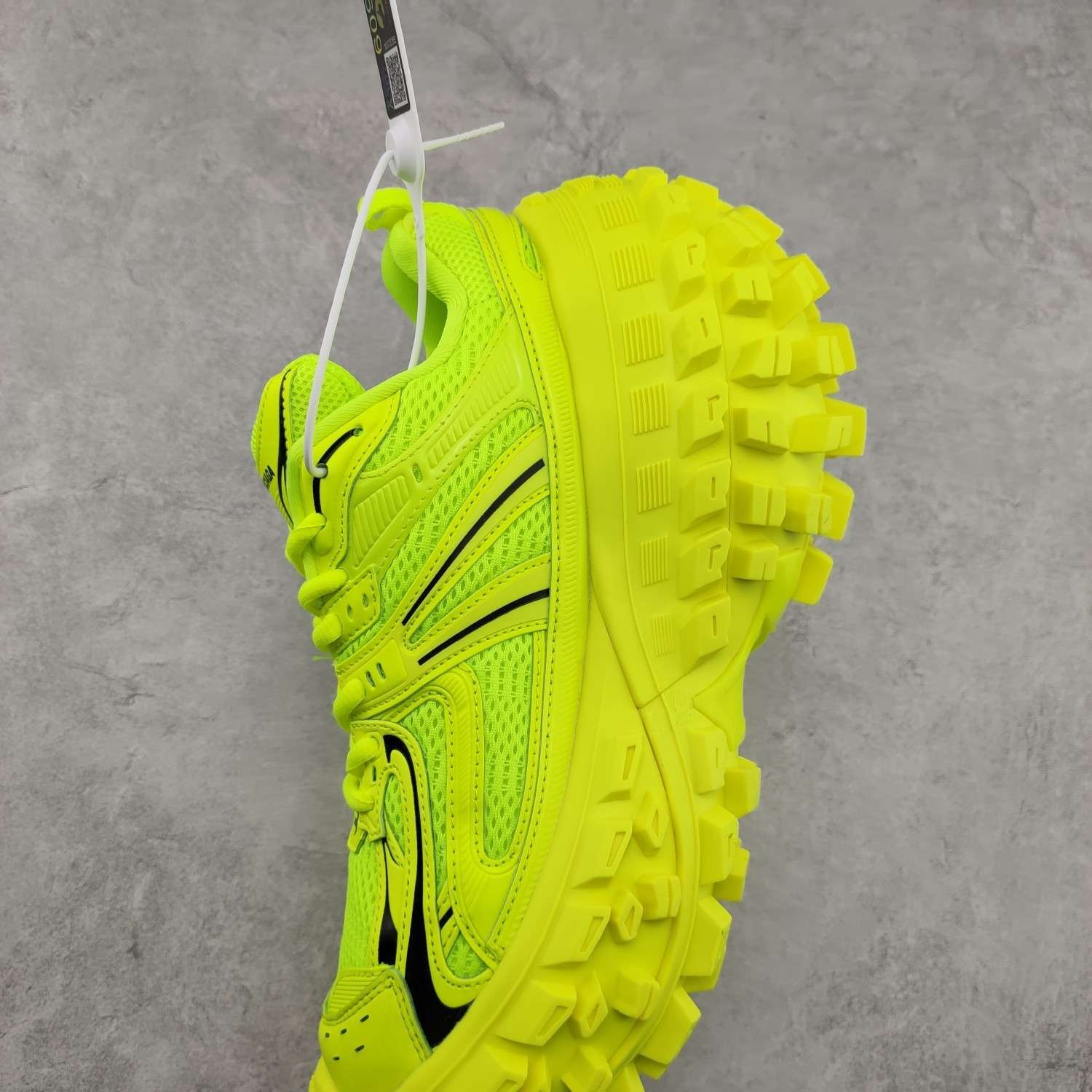 YESKICKS Balenxiaga Defender Rubber Platform Bouncer Sneaker in Neon Green Replica