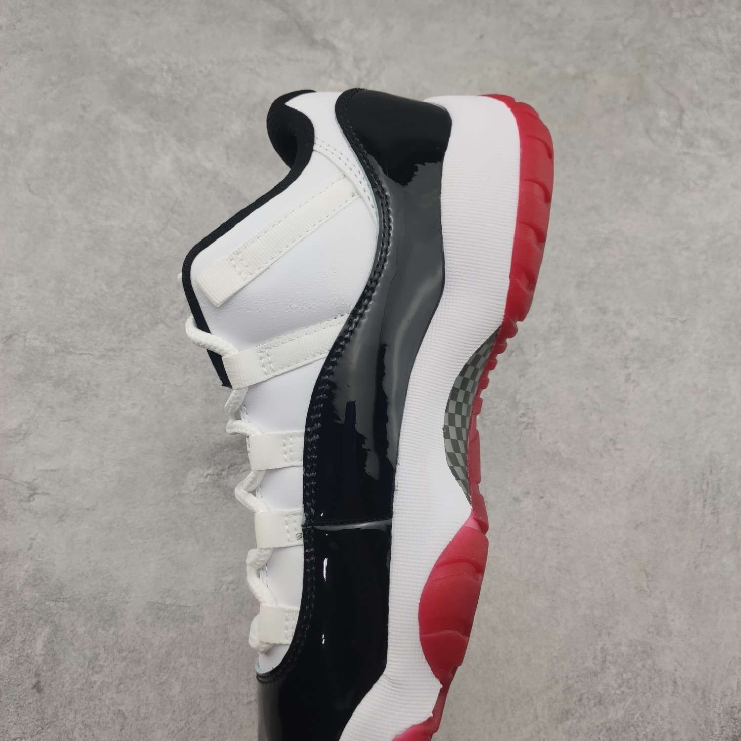 Air Jordan 11 Retro Low Concord Bred AV2187-160 Replica