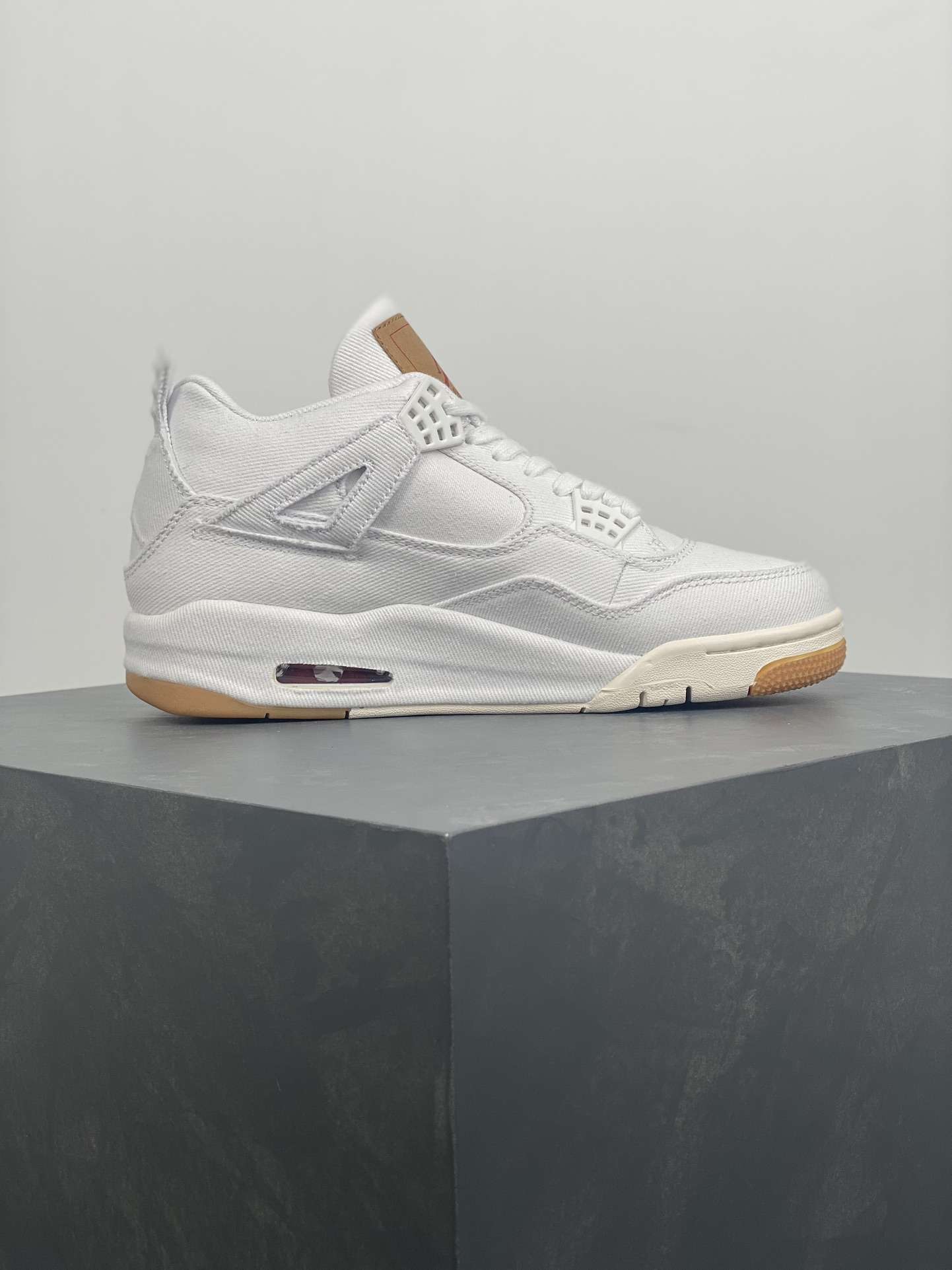 Jordan 4 Retro Levi’s White Replica AO2571-100 Sneaker