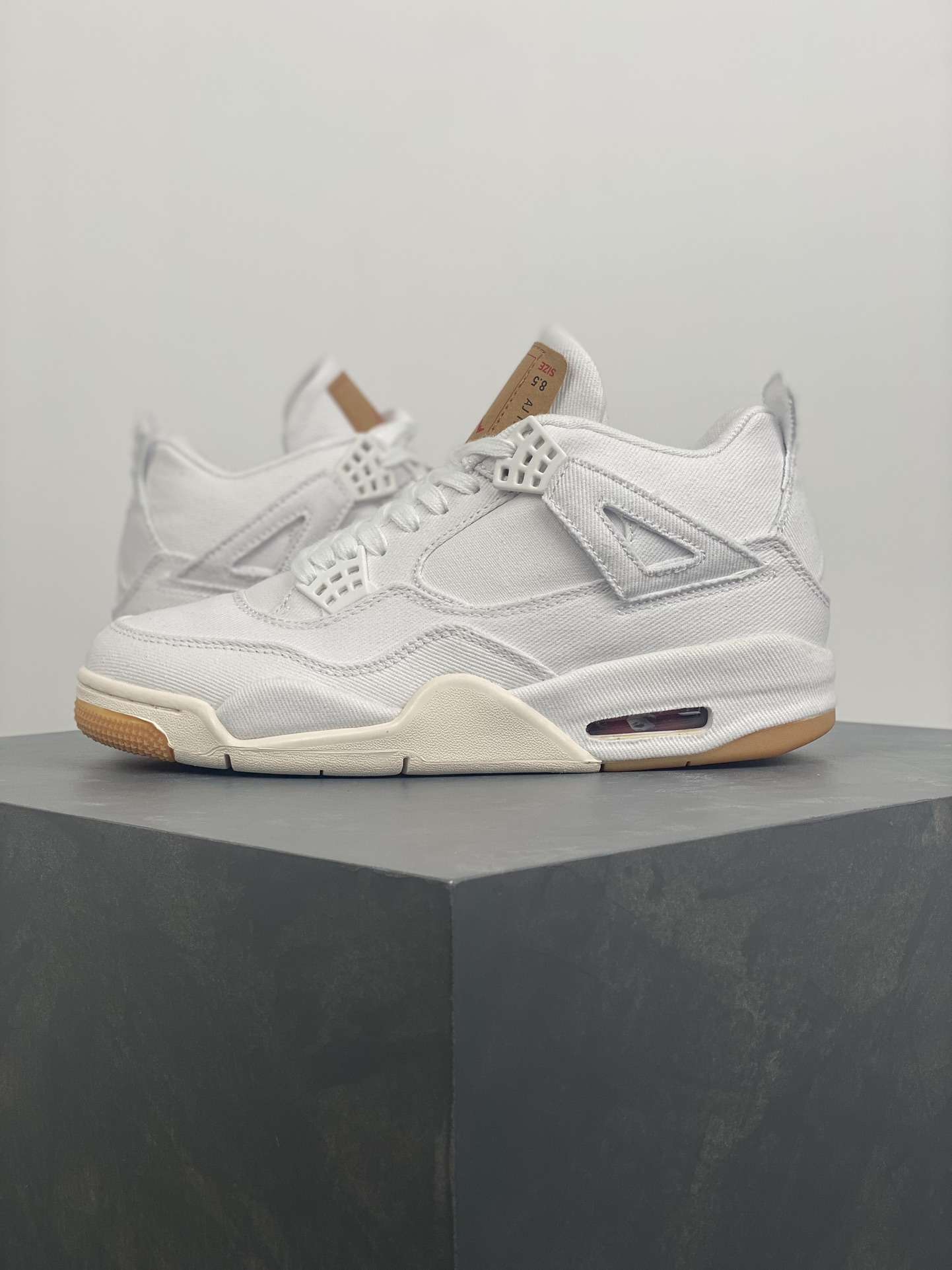 Jordan 4 Retro Levi’s White Replica AO2571-100 Sneaker