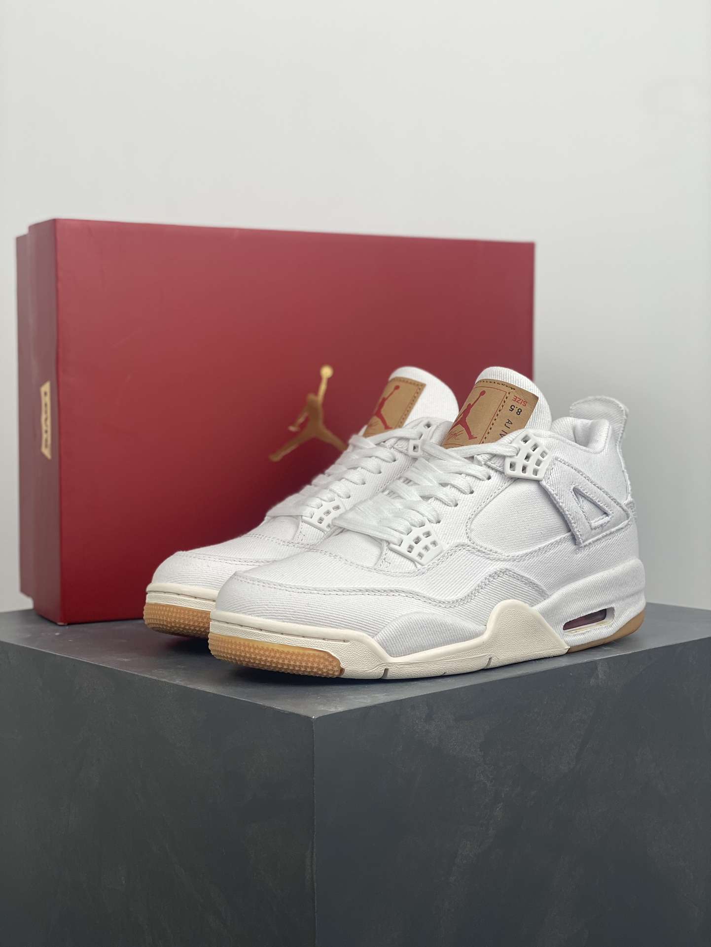 Jordan 4 Retro Levi’s White Replica AO2571-100 Sneaker