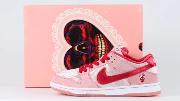 Nike SB Dunk Low StrangeLove Skateboards Reps CT2552-800